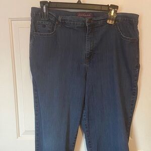Gloria Vanderbilt Amanda straight leg jeans